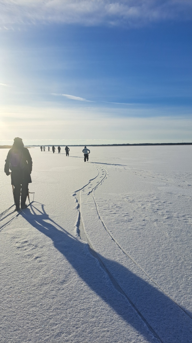 Eesti Loodusainete Õpetajate Liit korraldas 10-02.2024.a. koostöös Silma Õpikojaga jääretke Saunja lahele Läänemaal. Läbiti ca 4,5 km pikkune kelguring. Peale m